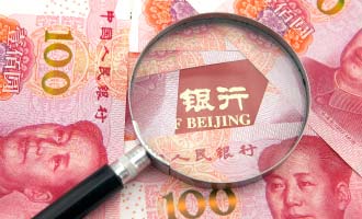 Chinese Banks Hold Benchmark Lending Rates as Yuan Slides